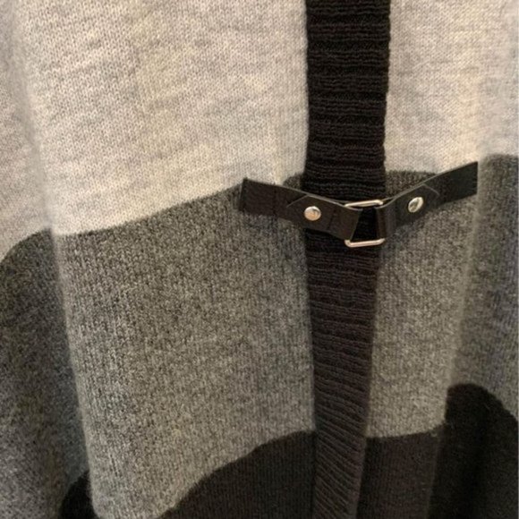 - RICKIS womans cape sweater. Colourblock gray/black. Buckle detail. Hood… - Picture 10 of 10